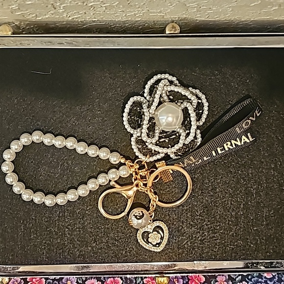 WOMEN'S  ETERNAL LOVE BLACK ROSE PEAL BAG CHARM - Picture 4 of 4